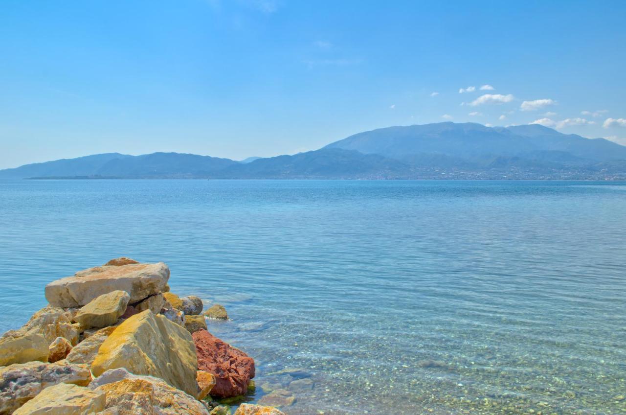 Epipleon Luxury Suites -106- Δωμάτιο 40Τμ Με Βεράντα 45Τμ Μπροστά Στην Θάλασσα Nafpaktos Zewnętrze zdjęcie